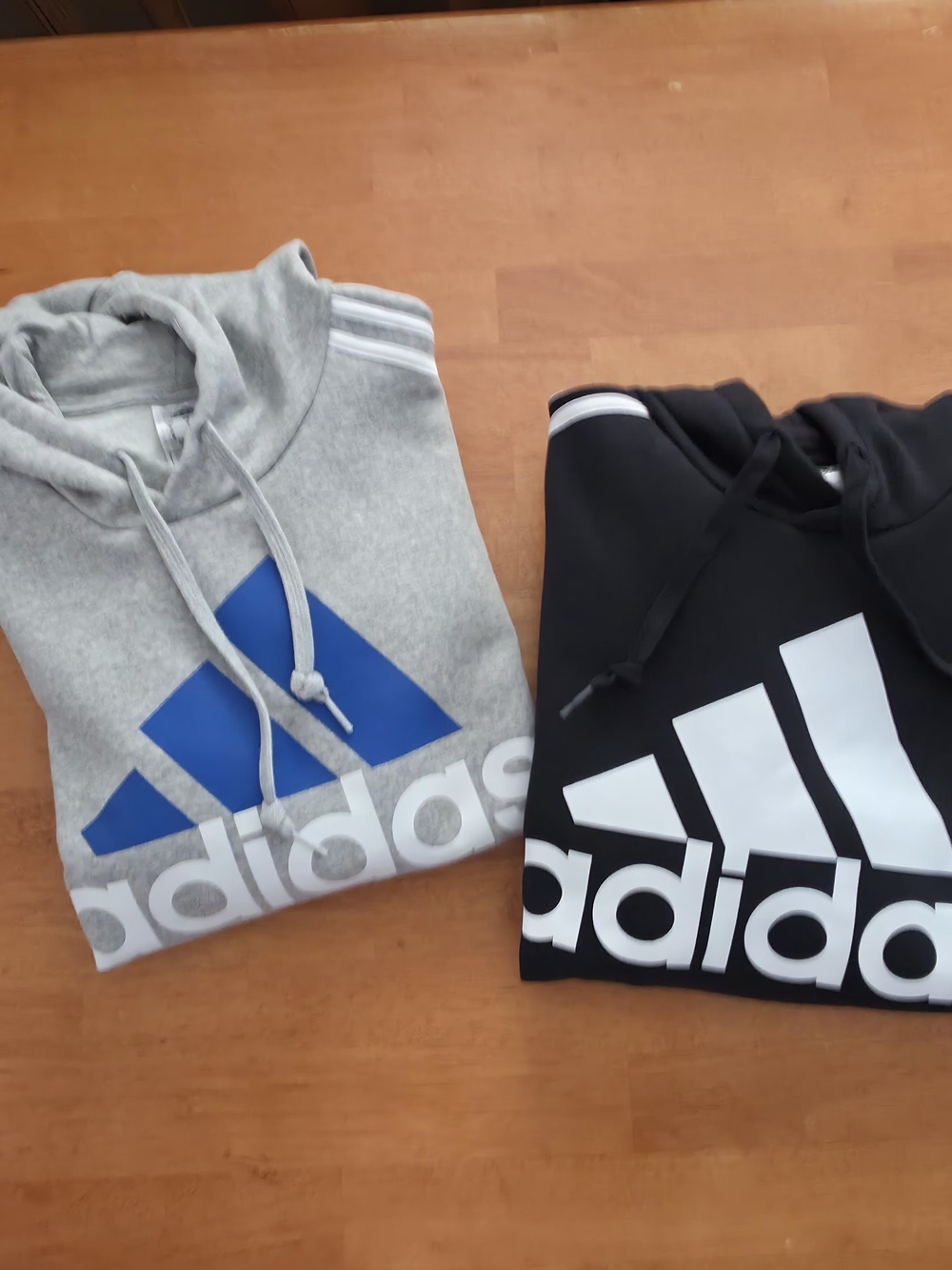 Adidas Men’s Big Logo 3-striped Hoodies. Size Small